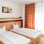 Nuernberger Hof Hotel 3*