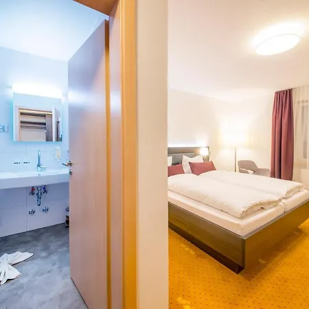 Nuernberger Hof 3*