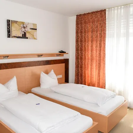 Nuernberger Hof Hotel 3*