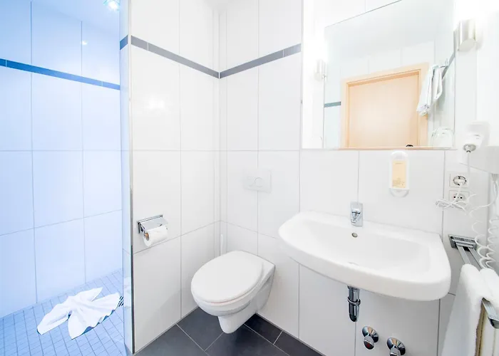 Nuernberger Hof 3*