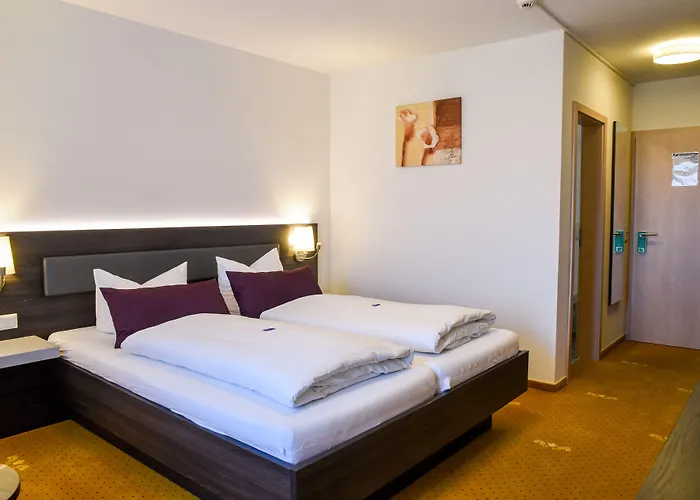 מלון Nuernberger Hof 3*