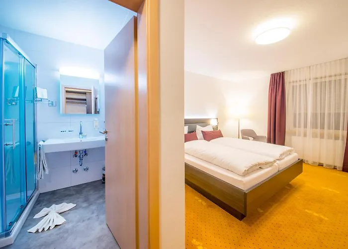 Nuernberger Hof 3*